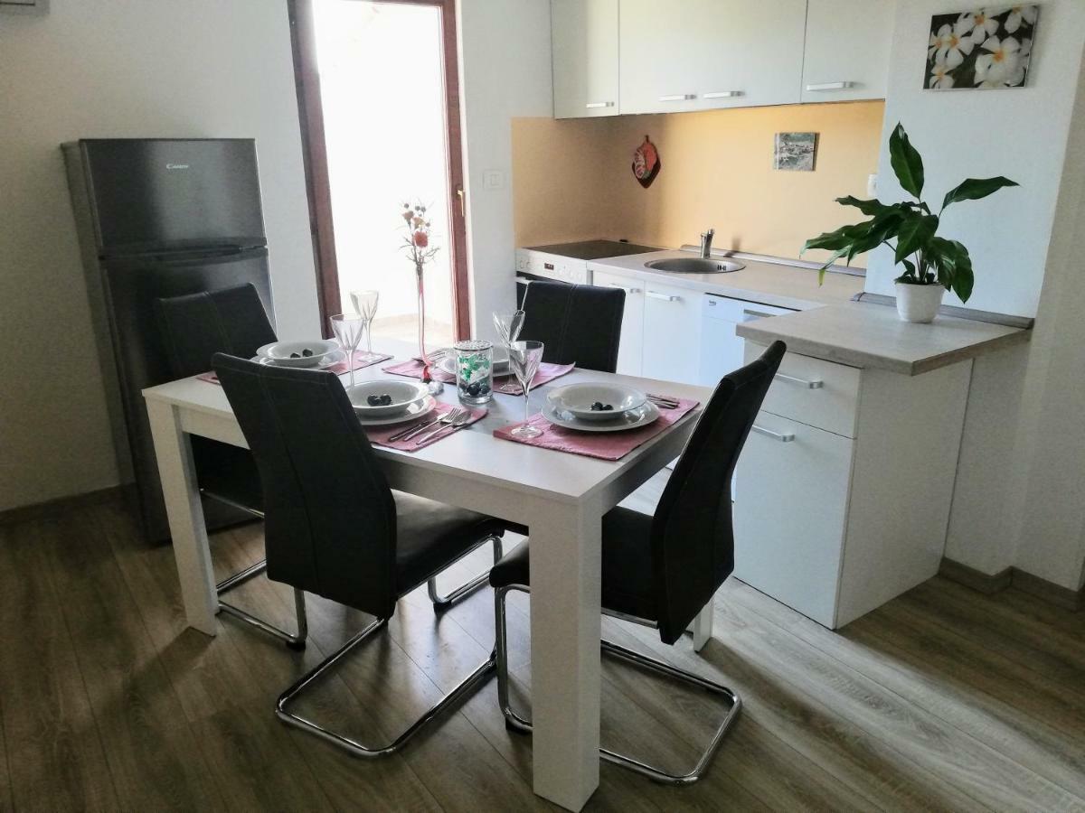 Peaceful View Apartment โคเปร์ ภายนอก รูปภาพ